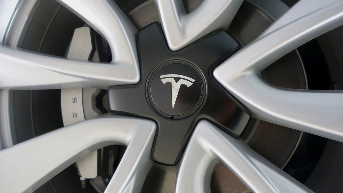 Model 3 Wheel Center Detail